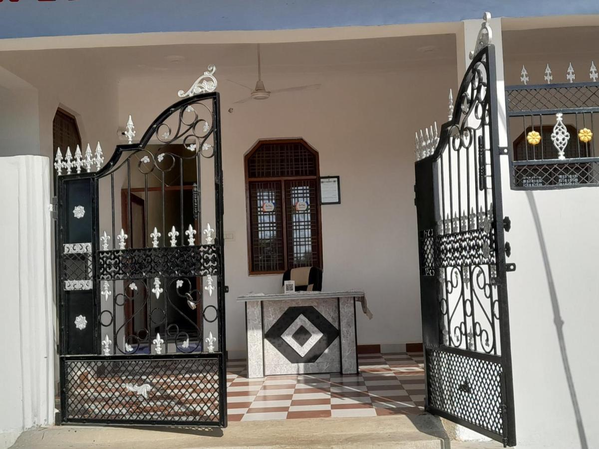 Rani Palace Κχατζουράχο Εξωτερικό φωτογραφία